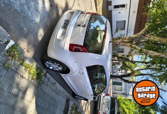 Autos - Volkswagen UP Highline 5P 2015 Nafta 81873Km - En Venta
