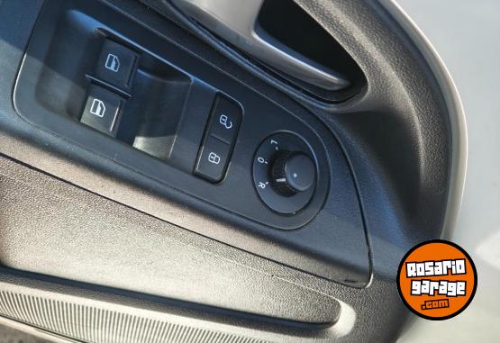 Autos - Volkswagen UP Highline 5P 2015 Nafta 81873Km - En Venta