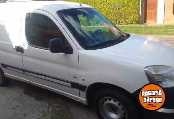 Utilitarios - Peugeot Partner 2011 Diesel 179000Km - En Venta