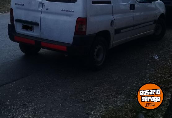 Utilitarios - Peugeot Partner 2011 Diesel 179000Km - En Venta