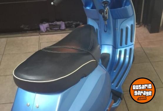 Motos - Vespa 150 SXL 2023 Nafta 8700Km - En Venta