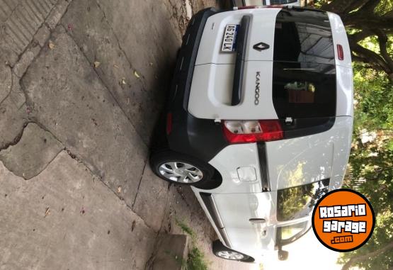 Utilitarios - Renault Kangoo II express 5 ac 2023 Nafta 88100Km - En Venta
