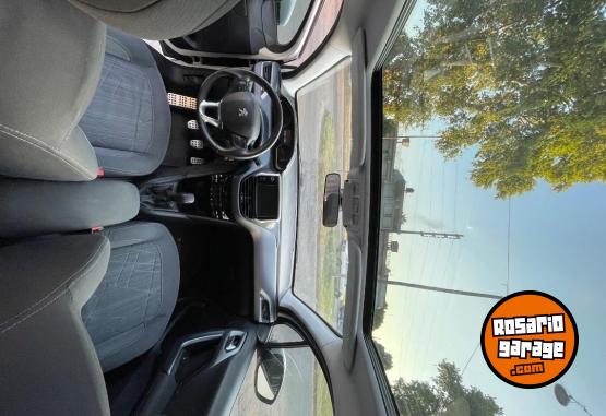 Autos - Peugeot 208 feline 2014 Nafta 136000Km - En Venta