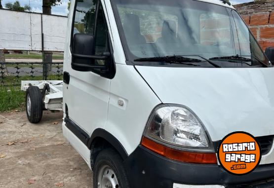 Utilitarios - Renault Master chasis cabina 2011 Diesel 390000Km - En Venta