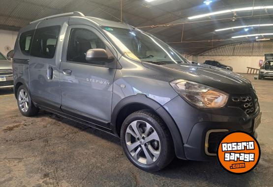 Autos - Renault Kangoo Stepway 2023 GNC 60000Km - En Venta