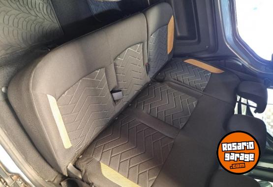 Autos - Renault Kangoo Stepway 2023 GNC 60000Km - En Venta