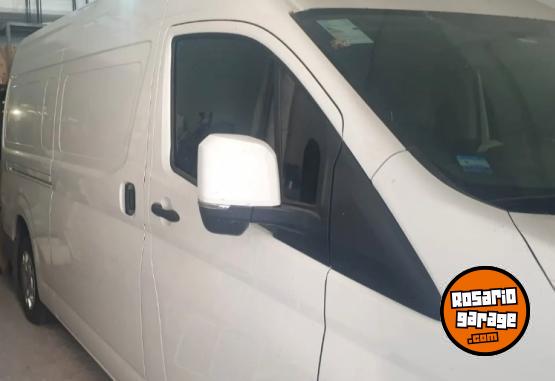 Utilitarios - Toyota Hiace L2H2 2023 Diesel 8990Km - En Venta