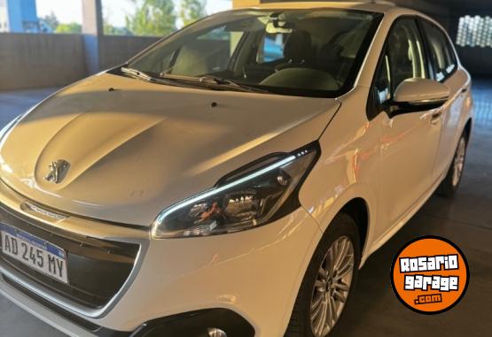 Autos - Peugeot 208 2019 Nafta 104000Km - En Venta