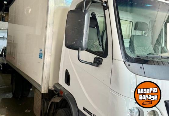 Camiones y Gr�as - Accelo 815 2018 - En Venta