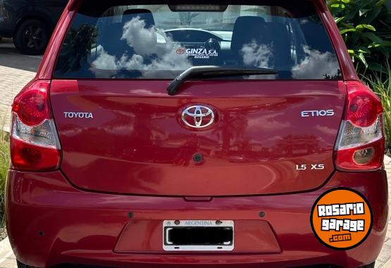 Autos - Toyota Etios XS 5 puertas 2015 Nafta 80000Km - En Venta