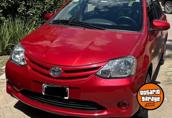 Autos - Toyota Etios XS 5 puertas 2015 Nafta 80000Km - En Venta