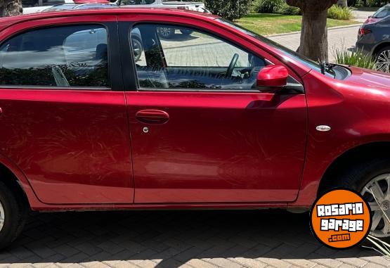 Autos - Toyota Etios XS 5 puertas 2015 Nafta 80000Km - En Venta