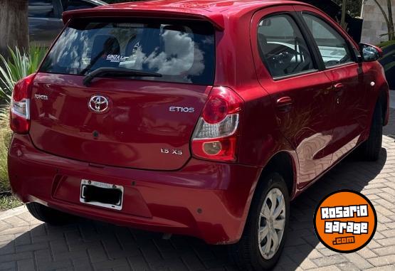 Autos - Toyota Etios XS 5 puertas 2015 Nafta 80000Km - En Venta
