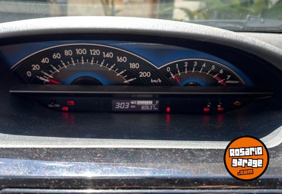 Autos - Toyota Etios XS 5 puertas 2015 Nafta 80000Km - En Venta