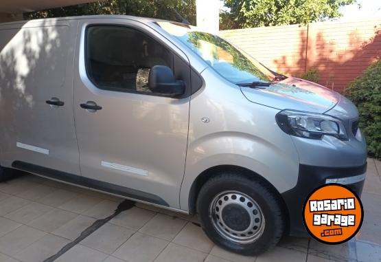 Utilitarios - Peugeot Expert hdi 2018 Diesel 120000Km - En Venta