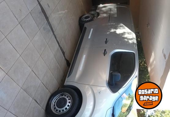 Utilitarios - Peugeot Expert hdi 2018 Diesel 120000Km - En Venta