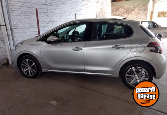 Autos - Peugeot 208 feline 2017 Nafta 83000Km - En Venta