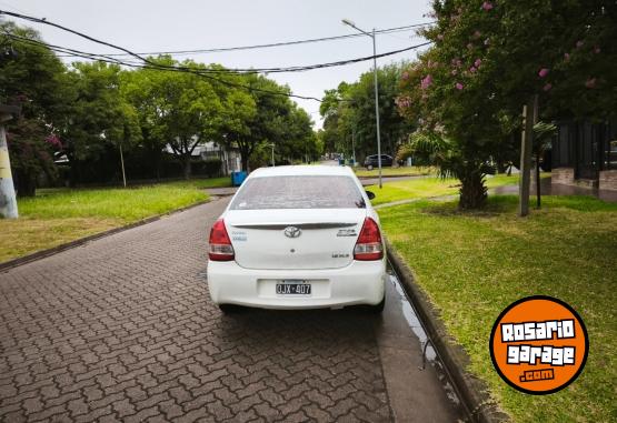 Autos - Toyota Etios,prisma, corsa,siena 2014 Nafta 152000Km - En Venta