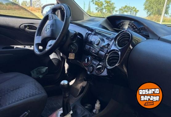 Autos - Toyota Etios,prisma, corsa,siena 2014 Nafta 152000Km - En Venta