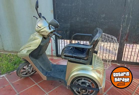 Motos - IKA Triciclo 2010 Electrico / Hibrido 111Km - En Venta