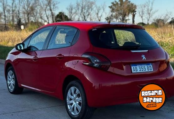 Autos - Peugeot 208 2017 Nafta 130000Km - En Venta
