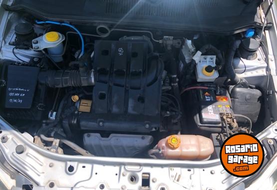 Autos - Fiat Sien 2016 GNC 180000Km - En Venta