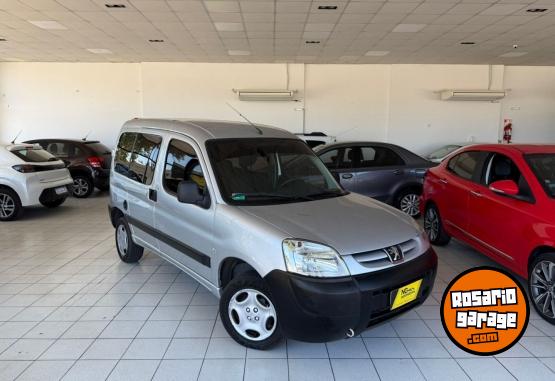 Utilitarios - Peugeot Partner Furgon Mixto 2019 Diesel 76000Km - En Venta