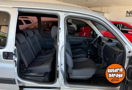 Utilitarios - Peugeot Partner Furgon Mixto 2019 Diesel 76000Km - En Venta