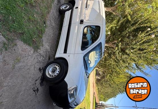 Utilitarios - Peugeot Partner 2014 Nafta 217000Km - En Venta