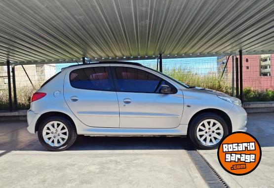 Autos - Peugeot 207 2010 Nafta 140000Km - En Venta