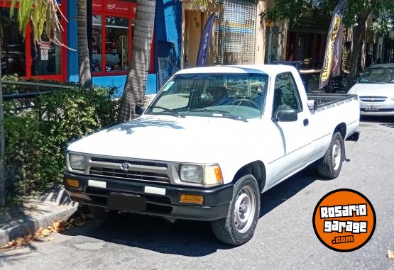 Camionetas - Toyota Hilux 2.8 4x2 STD 2000 Diesel 447000Km - En Venta