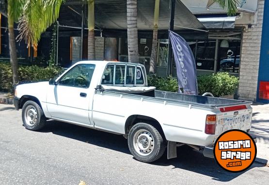 Camionetas - Toyota Hilux 2.8 4x2 STD 2000 Diesel 447000Km - En Venta