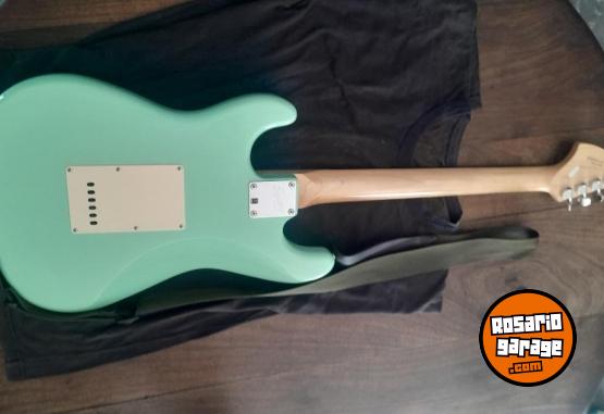 Instrumentos Musicales - Guitarra el�ctrica squier by fender stratocaster - En Venta