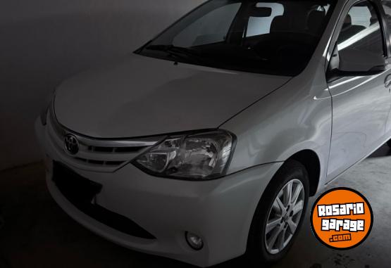 Autos - Toyota Etios 2016 Nafta 107000Km - En Venta