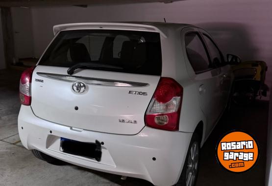 Autos - Toyota Etios 2016 Nafta 107000Km - En Venta