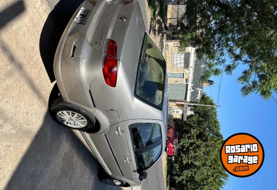 Autos - Fiat Siena 2011 GNC 200000Km - En Venta