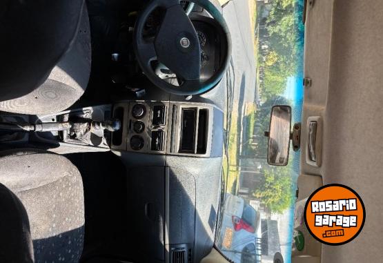 Autos - Fiat Siena 2011 GNC 200000Km - En Venta