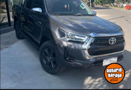 Camionetas - Toyota HILUX SRV 2022 Diesel 120000Km - En Venta