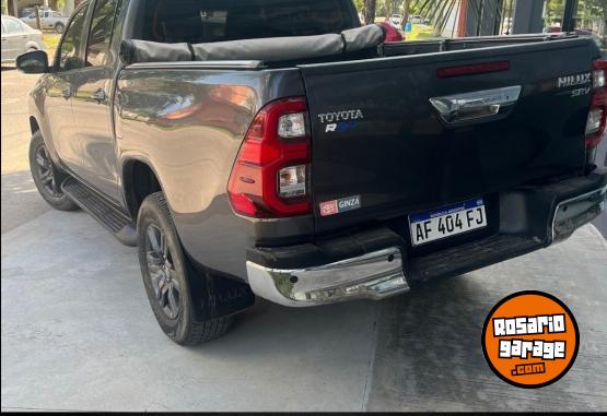 Camionetas - Toyota HILUX SRV 2022 Diesel 120000Km - En Venta