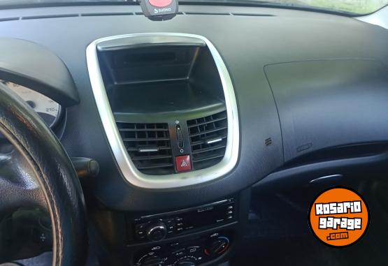 Autos - Peugeot 207 compact 2013 Nafta 100000Km - En Venta