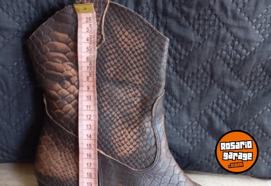 Indumentaria - Vendo botas nuevas - En Venta