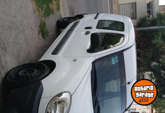 Utilitarios - Renault KANGOO 2010 GNC 245000Km - En Venta