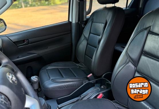 Camionetas - Toyota Hilux 2024 Diesel 6800Km - En Venta
