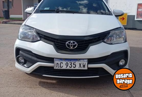 Autos - Toyota ETIOS XLS MT L18 2018 Nafta 95300Km - En Venta