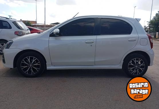 Autos - Toyota ETIOS XLS MT L18 2018 Nafta 95300Km - En Venta