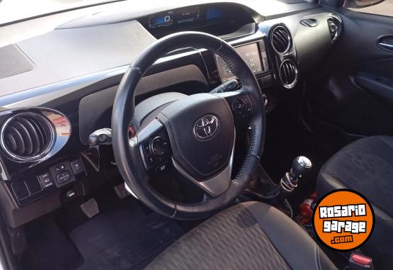 Autos - Toyota ETIOS XLS MT L18 2018 Nafta 95300Km - En Venta