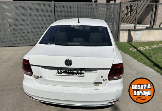 Autos - Volkswagen POLO SEDAN 2017 GNC 176000Km - En Venta