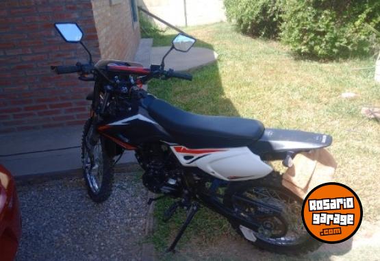 Motos - Motomel Skua 125 xtreme 2019 Nafta 7900Km - En Venta