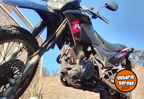 Motos - Zanella ZR 200 2017 Nafta 11000Km - En Venta