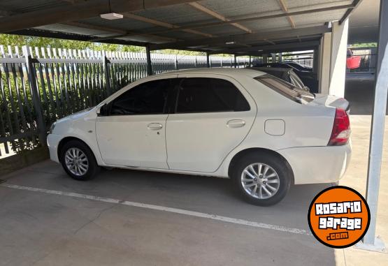 Autos - Toyota Etios,prisma, corsa,siena 2014 Nafta 152000Km - En Venta